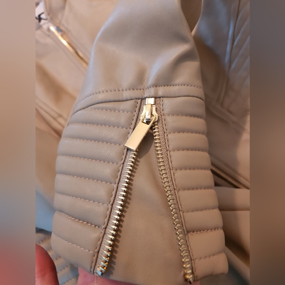 Jacket - Picture 5 of 6